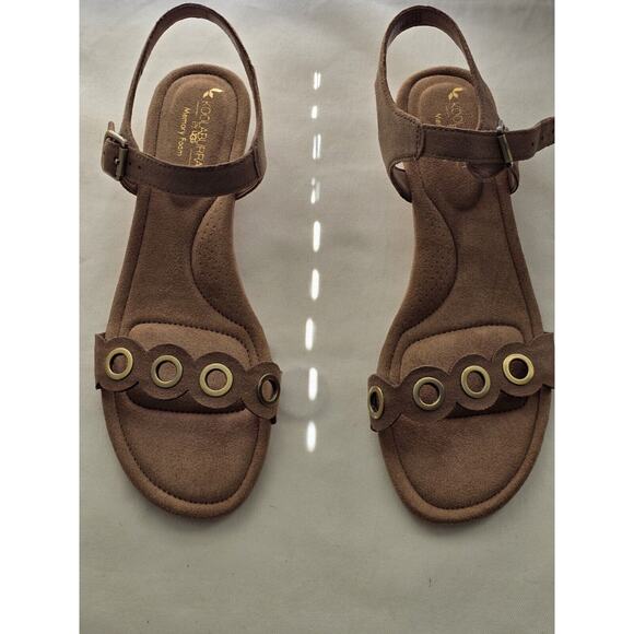 Koolaburra UGG Memory Foam Leira Scallop Detail Circle Suede Buckle Sandals 9.5 - Picture 1 of 10